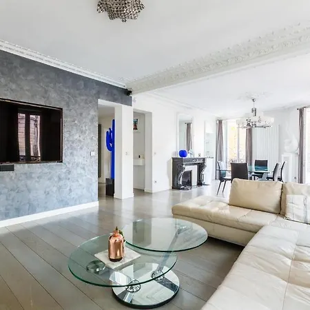 Elegant 3br Champs-elysees & Arc De Triomphe Apartment