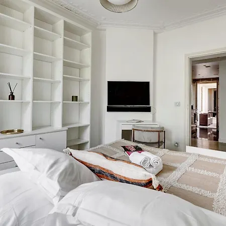 Elegant 3br Champs-elysees & Arc De Triomphe Apartment