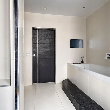 Elegant 3br Champs-elysees & Arc De Triomphe Daire Paris