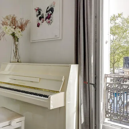 Elegant 3br Champs-elysees & Arc De Triomphe *